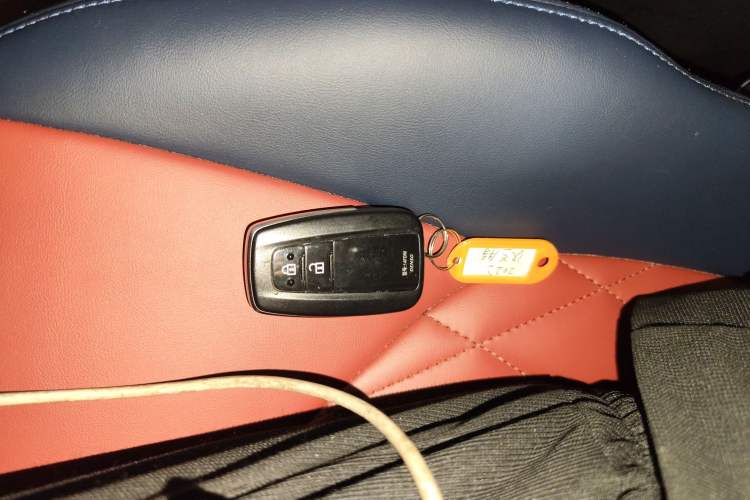 Used Toyota Highlander 2022 Dual-Engine 2.5L 4x4 Elite Edition 7-Seater Interior 1