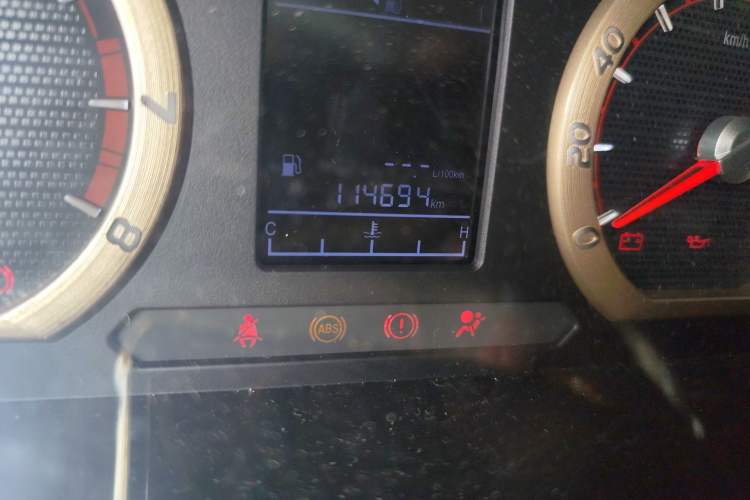 Used FORTHING Lingzhi 2020 M5L 2.0L Base Model 7 Seats Odometer Close Up