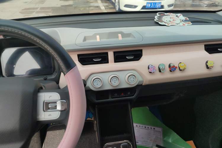 Used Chery QQ Ice Cream 2022 170km Sundae Phosphate Lithium-Ion Audio And AC Panel