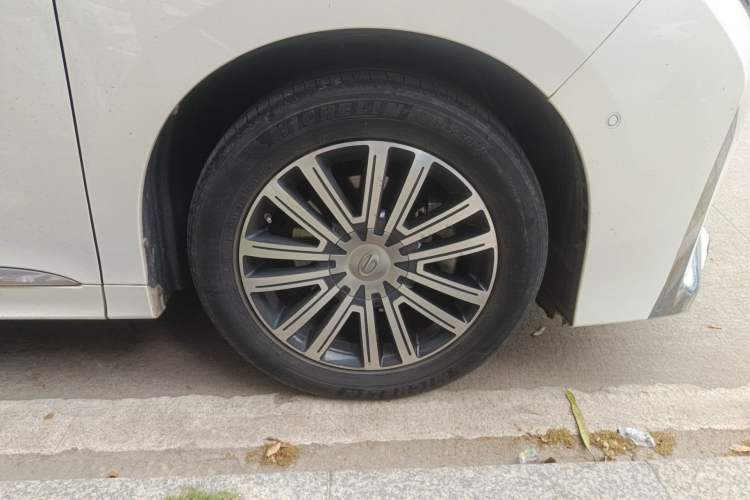 Used GAC Trumpchi M8 2021 Lingxiu Series 390T Flagship Edition Right Front Wheel Hub