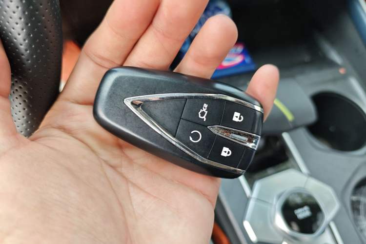 Used CHANGAN UNI-V iDD 2023 ZhiDian iDD 1.5T 113km Smart & Fun Version