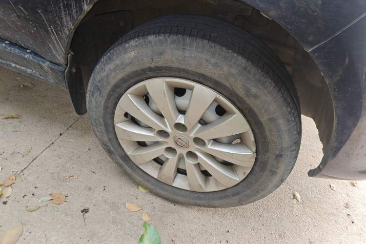 Used Jinbei Gold Hiace 2023 1.5L Passenger Vehicle Engineering Lion 5/6/7 Seater Right Front Wheel Hub