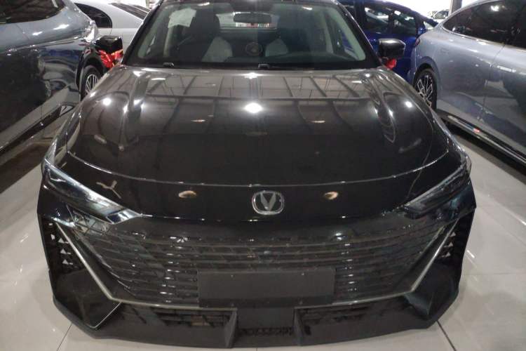 Used Changan UNI-V iDD 2023 ZhiDian iDD 1.5T 113km Smart & Fun Version