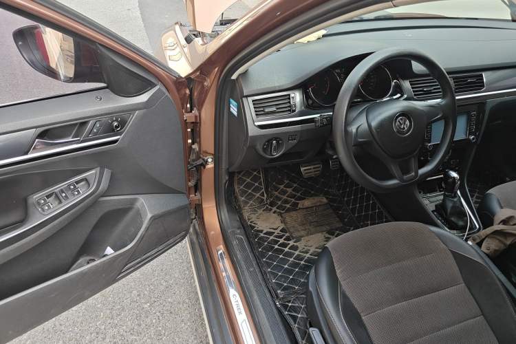 Used Volkswagen C-TREK 2017 1.6L Automatic Comfort Model Driver Seat