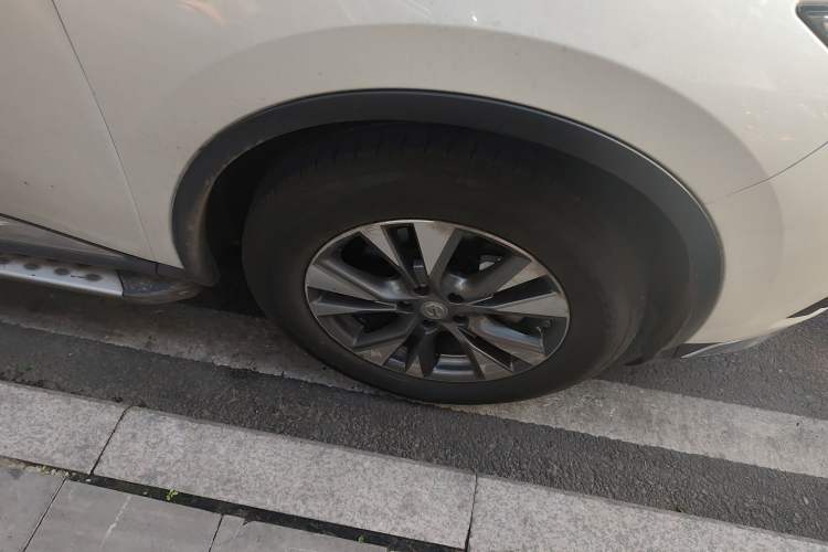 Used Nissan Murano 2015 2.5L XV RES Two-Wheel Drive Luxury Edition Right Front Wheel Hub