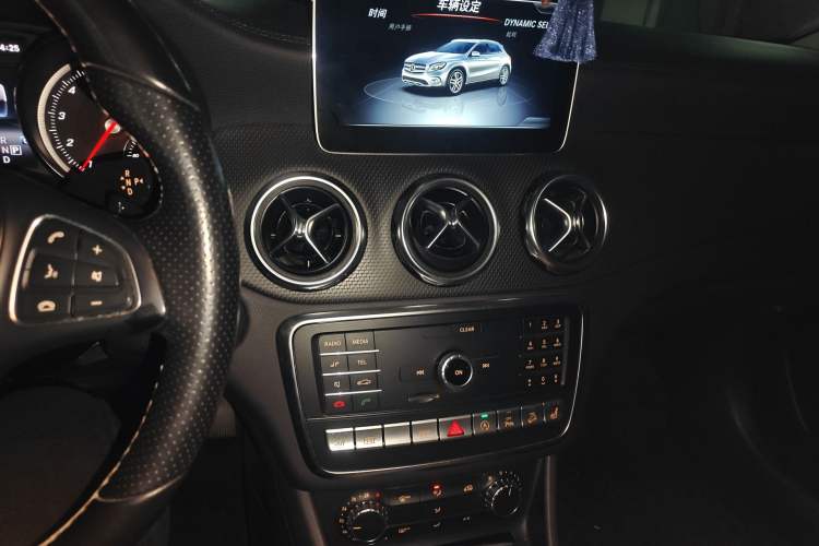 Used Mercedes-Benz GLA 2018 GLA 220 4MATIC Sport Edition Audio And AC Panel