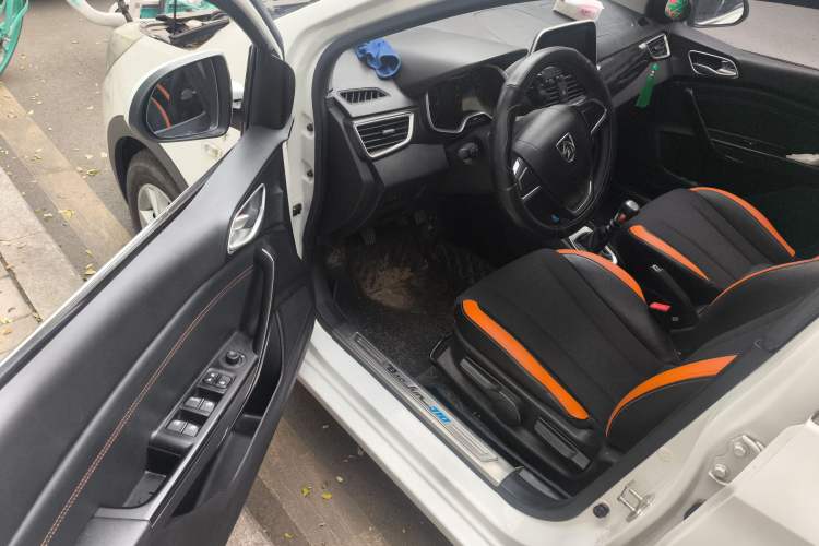 Used Baojun 310 2017 1.5L Manual Fashion Model Driver Seat