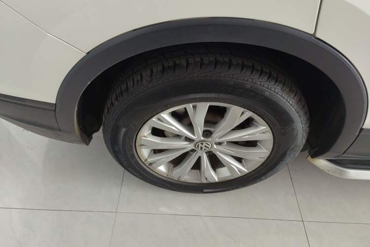 Used Volkswagen Tiguan L 2017 330TSI Automatic Two-Wheel Drive Luxury Edition Right Rear Wheel Hub