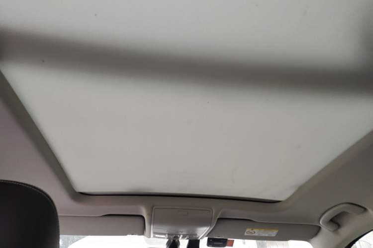 Used Volkswagen Tiguan L 2019 330TSI Automatic Two-Wheel Drive Panoramic Comfort Edition China VI Standard Headliner