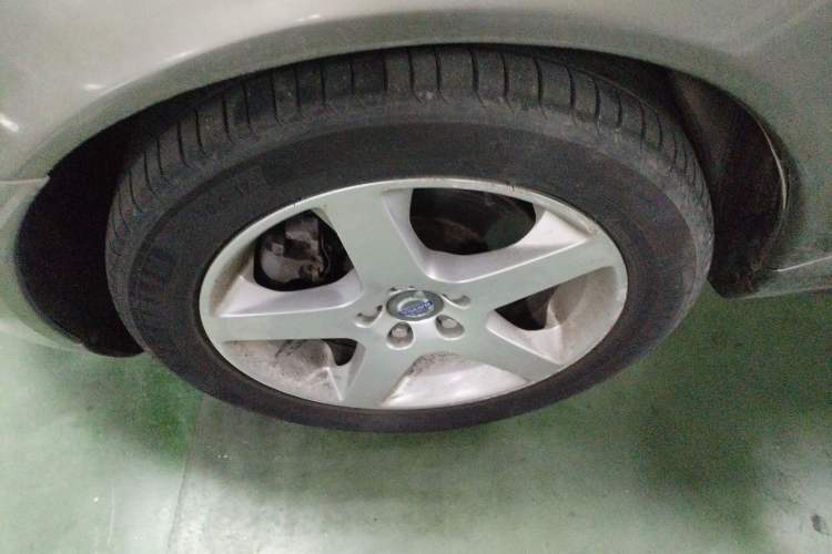 Used Volvo S80L 2010 2.5T ZhiZun Edition Right Front Wheel Hub
