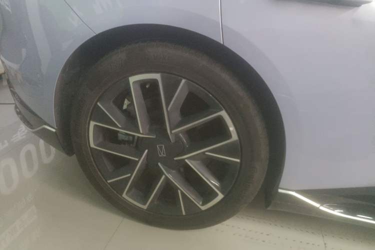 Used Avatr 06 2025 Pro Range-Extended Edition Right Rear Wheel Hub