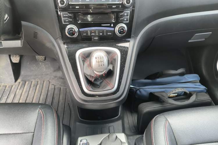 Used Haval H6 2016 Upgraded Model 1.5T Manual Two-Wheel Drive Elite Version Gear Lever