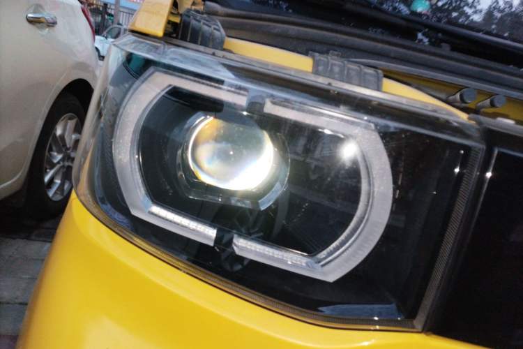 Used Wuling Hongguang MINIEV 2021 Macaron Fashion Edition Lithium-Ion Battery Right Front Headlight