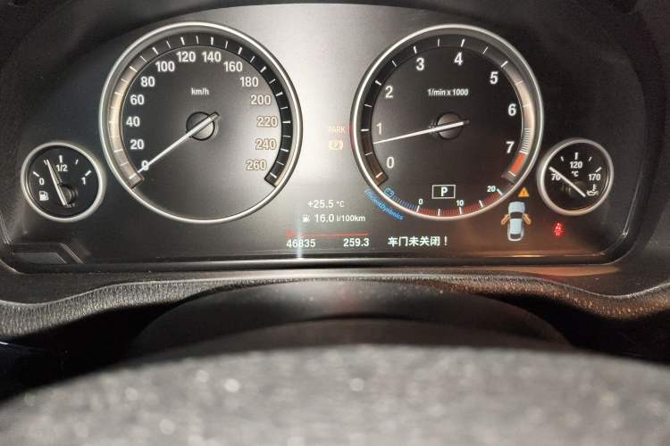 Used BMW X4 2014 xDrive20i X Design Package Odometer Close Up