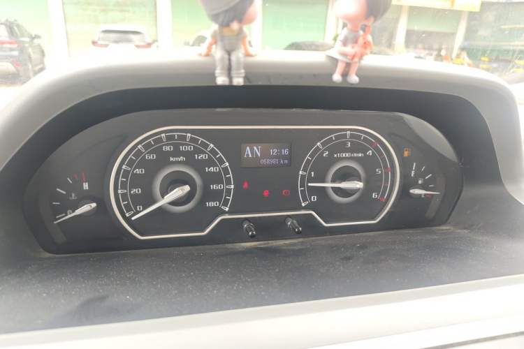 Used SAIC MAXUS Xintu V80 2021 2.0T AMT Classic Aoyuntong Short Wheelbase Mid-Roof 5/6-Seater
