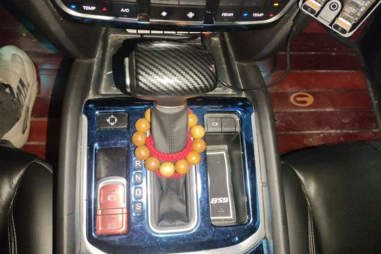 Used GAC Trumpchi GS8 2017 320T Two-Wheel Drive Prestige Version (7 Seats) Gear Lever