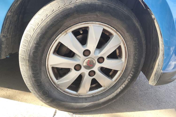 Used Wuling Hongguang 2013 1.2L S Comfort Model China IV Standard Right Front Wheel Hub