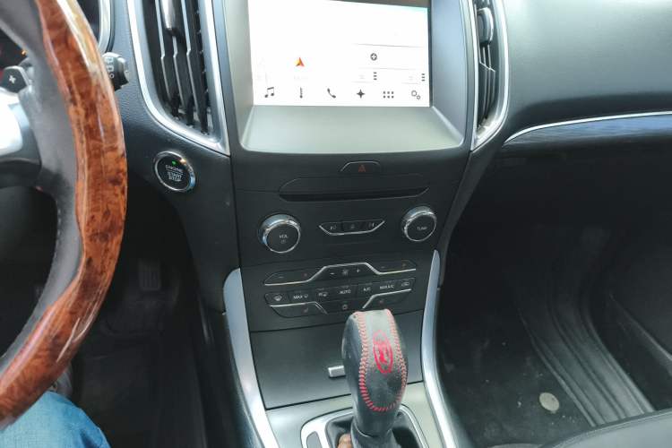 Used Ford Edge 2016 EcoBoost 245 Four-Wheel Drive Titanium Edition 7-Seater Audio And AC Panel