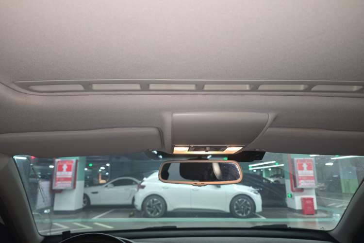 Used Volkswagen Lavida 2013 Revised Version 1.6L Automatic Luxury Edition Headliner