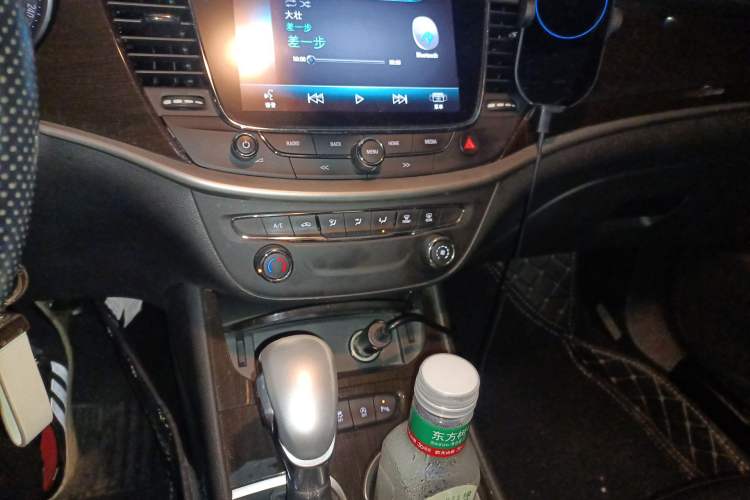 Used Buick Verano 2017 Sedan 20T Dual-Clutch Leading Model Audio And AC Panel