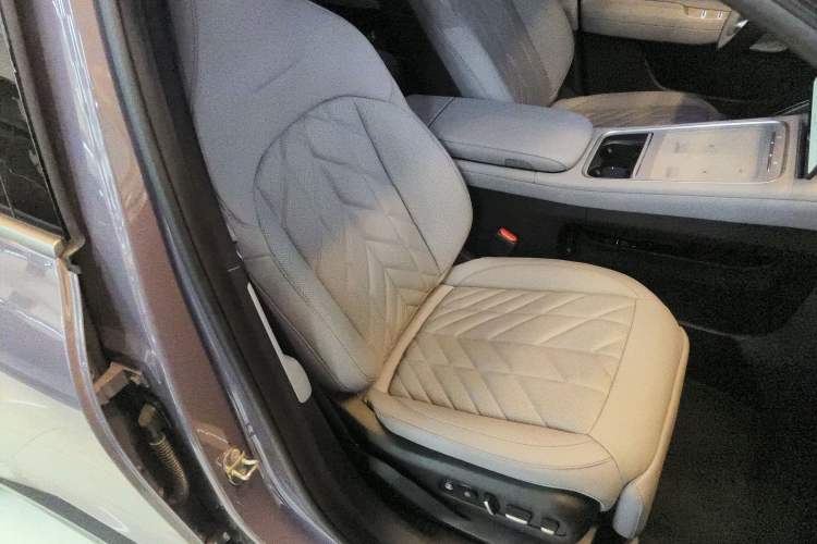 Used Nio EC6 2025 75 kWh Right Front Seat