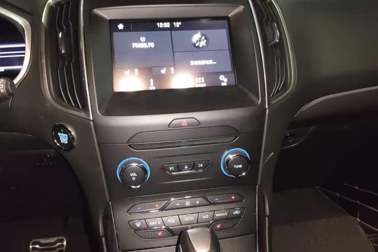 Used Ford Edge 2017 EcoBoost 245 Two-Wheel-Drive Sporty 7-Seater