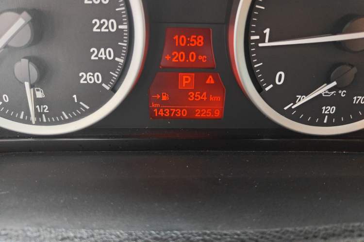 Used BMW X6 2014 xDrive35i Sport model Odometer Close Up