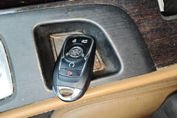 Used Buick LaCrosse 2018 28T Elite Edition Vehicle Key