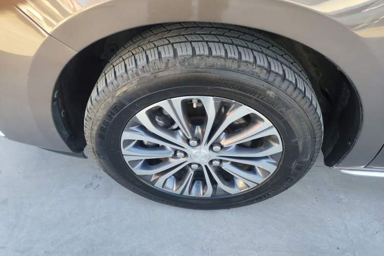Used Buick GL8 2023 Land Executive Class Comfort Model