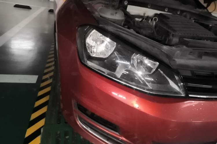 Used Volkswagen Golf 2015 1.6L Automatic Comfort Model Right Front Headlight