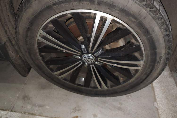 Used Volkswagen Tiguan L 2019 Updated Version 330TSI Automatic Two-Wheel Drive Panoramic Comfort Edition China VI Standard Right Front Wheel Hub