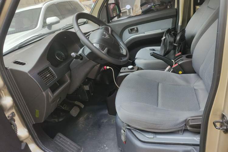 Used Wuling Rongguang EV 2020 Window-Sealed Basic Version 5 Seats 300 KM
