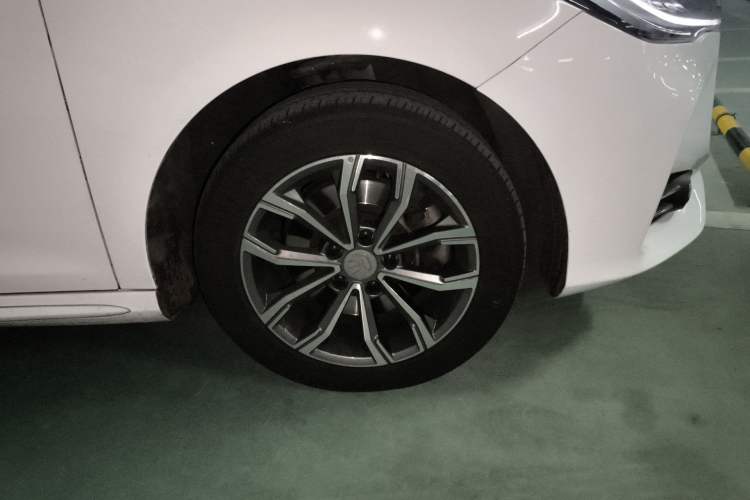 Used BYD Song MAX 2019 1.5T Automatic Smart Connect ZhiLian RuiDong 6-Seater China V Standard Right Front Wheel Hub