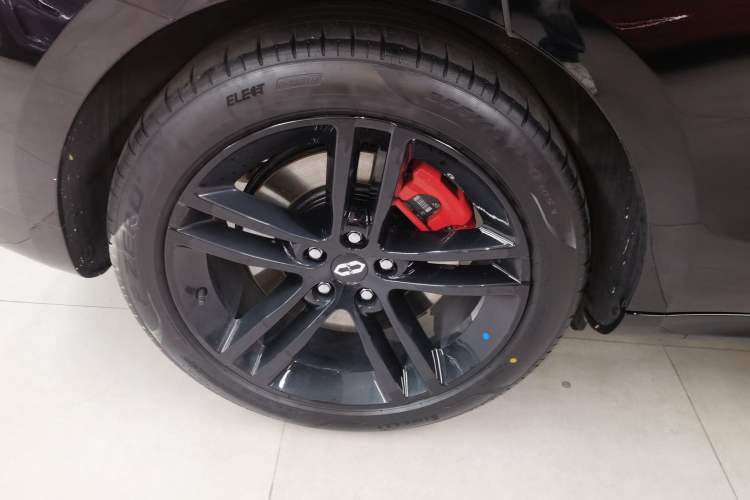 Used Hima AITO M5 2025 Extended-Range Ultra Rear-Wheel-Drive Version Right Rear Wheel Hub