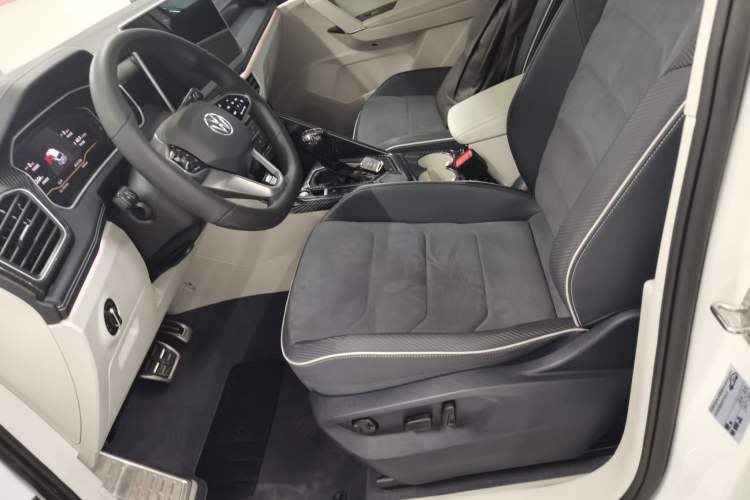 Used Volkswagen Tayron X 2023 330TSI Two-Wheel-Drive Prestige High-Energy Version Left Front Seat