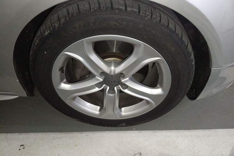 Used Audi A5 2013 Sportback 40 TFSI Right Front Wheel Hub