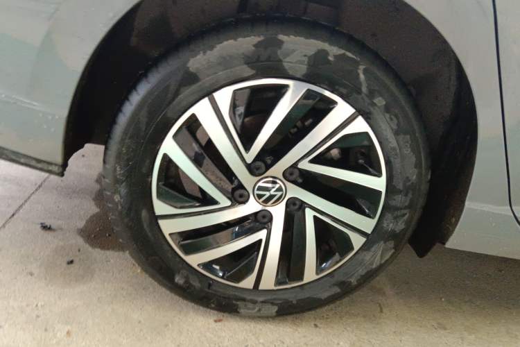 Used Volkswagen Lavida 2023 300TSI DSG Starry Full-Comfort Edition Right Rear Wheel Hub