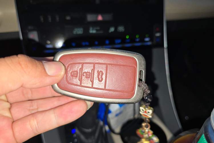 Used Toyota Avalon 2019 Dual-Engine 2.5L Luxury Edition China VI Standard