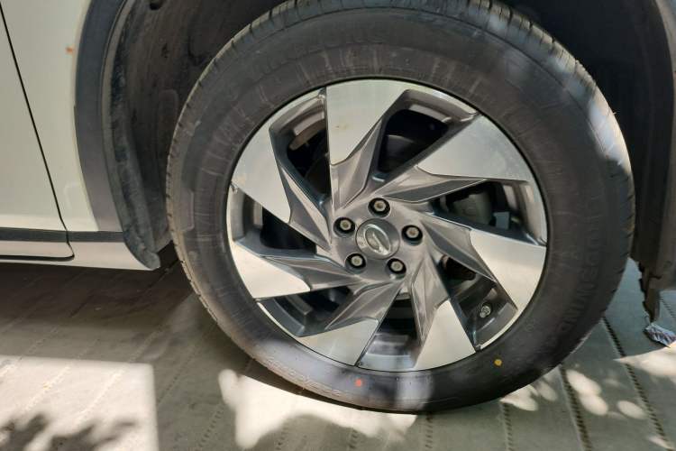 Used GAC Trumpchi GS4 2020 270T Automatic Elite Tech Edition Right Front Wheel Hub