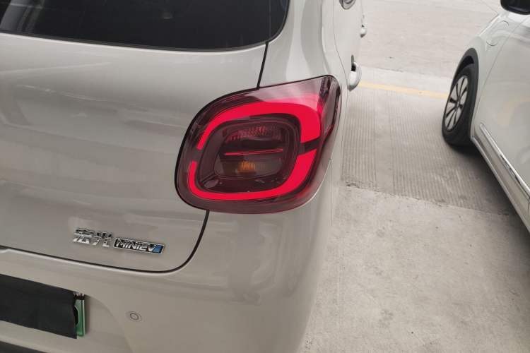 Used Wuling Hongguang MINIEV 2025 Four-Door Version Zhenxiang+ Edition Exterior 3