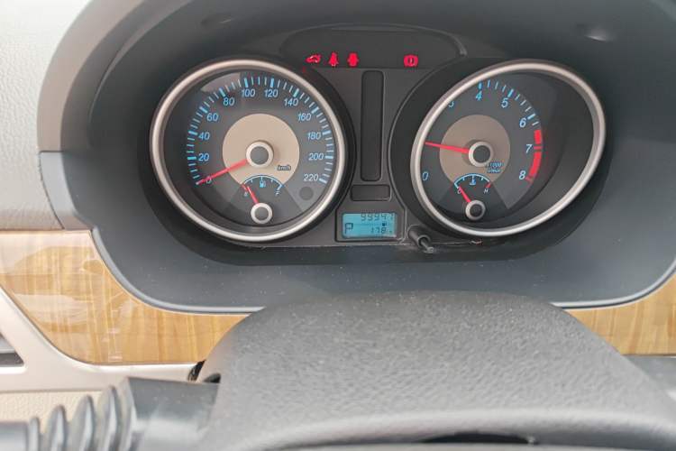 Used Buick Excelle 2015 1.5L Automatic Classic Model Odometer Close Up