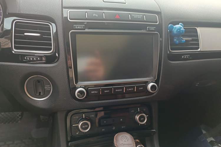 Used Volkswagen Touareg 2016 3.0 TSI Standard Version Audio And AC Panel