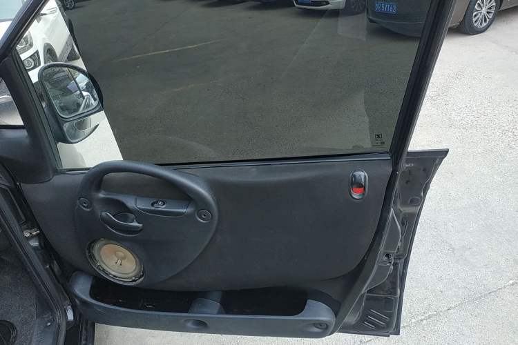 Used Zotye M300 2010 1.6L Gasoline Standard 6-Seater