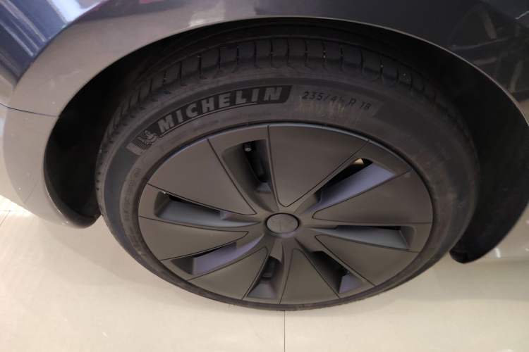 Used Tesla Model 3 2023 Rear-Wheel-Drive Version Right Rear Wheel Hub