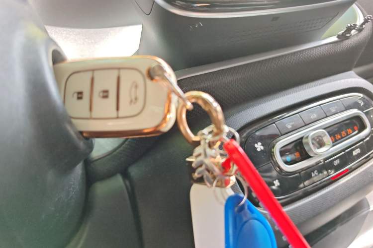 Used smart forfour 2016 0.9T 66 kW Pioneer Edition Vehicle Key