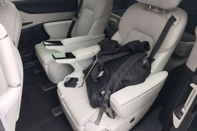 Used VOYAH Dream 2025 PHEV Four-Wheel Drive Excellence Qiankun Edition