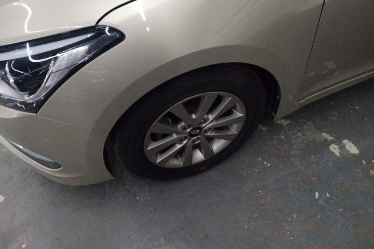 Used Hyundai Mistra 2014 1.8L Automatic Smart GLS Left Front Wheel Hub