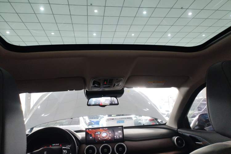 Used Wey VV5 2021 1.5T Two-Wheel Drive Smart Pioneer