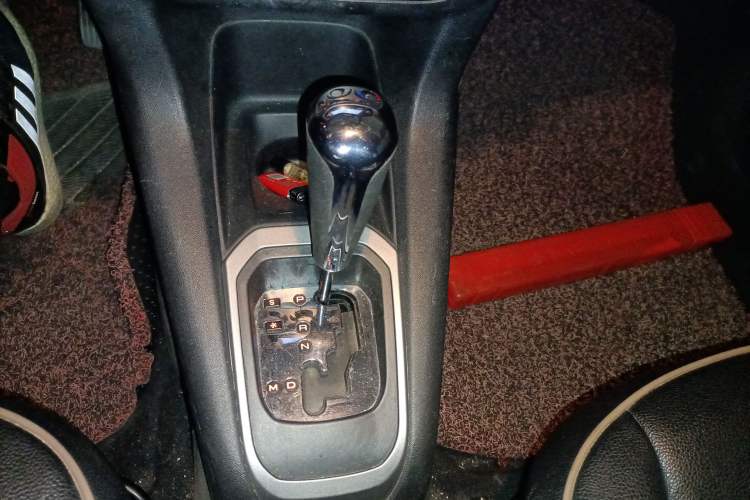 Used Citroen Elysee 2014 1.6L Automatic Comfort Model Gear Lever