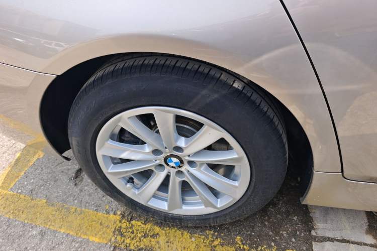 Used BMW 5 Series 2014 520Li Elegant Model
